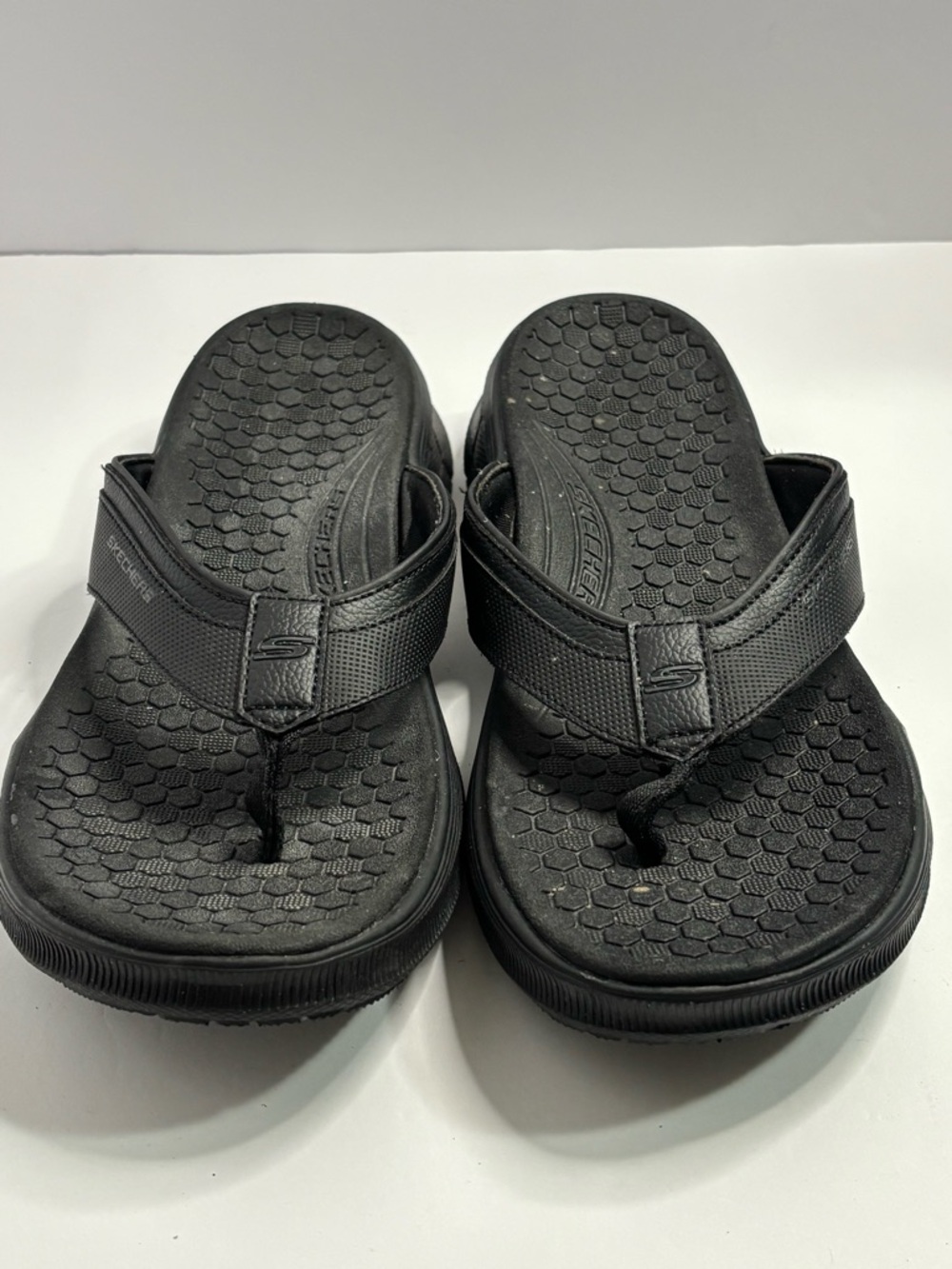 Skechers Black Textured Foam Thong Sandals Sz 10 VGUC